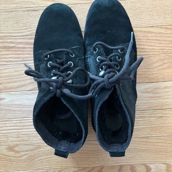 Ugg Neumel Boots, SIze 8, Black - Picture 1 of 5